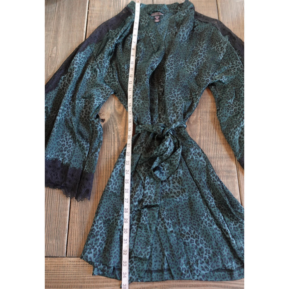 Victoria's Secret Robe Womens XS S Green Leopard Print Lace Satin Kimono Belted - Picture 6 of 10